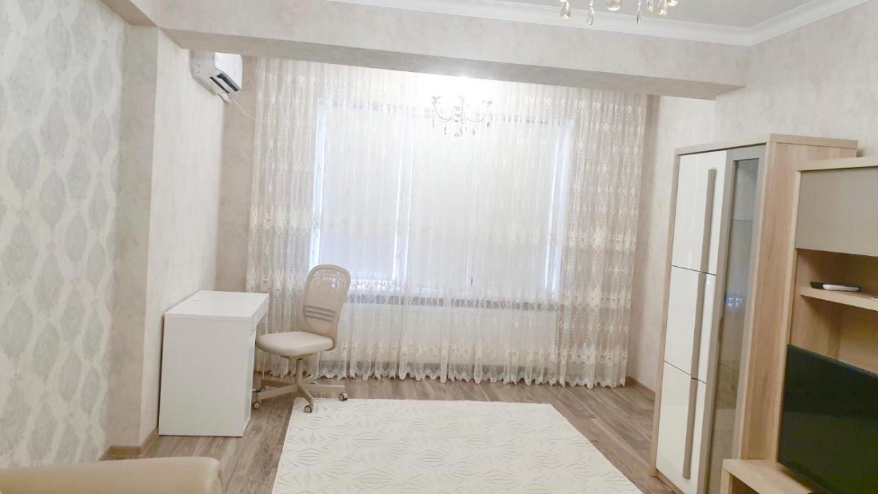 Center Apartment On Albisoara Street キシナウ エクステリア 写真