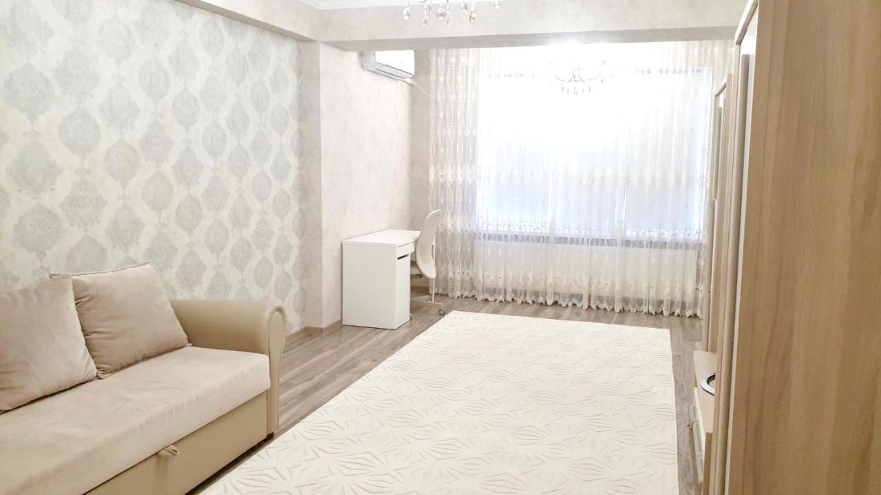 Center Apartment On Albisoara Street キシナウ エクステリア 写真