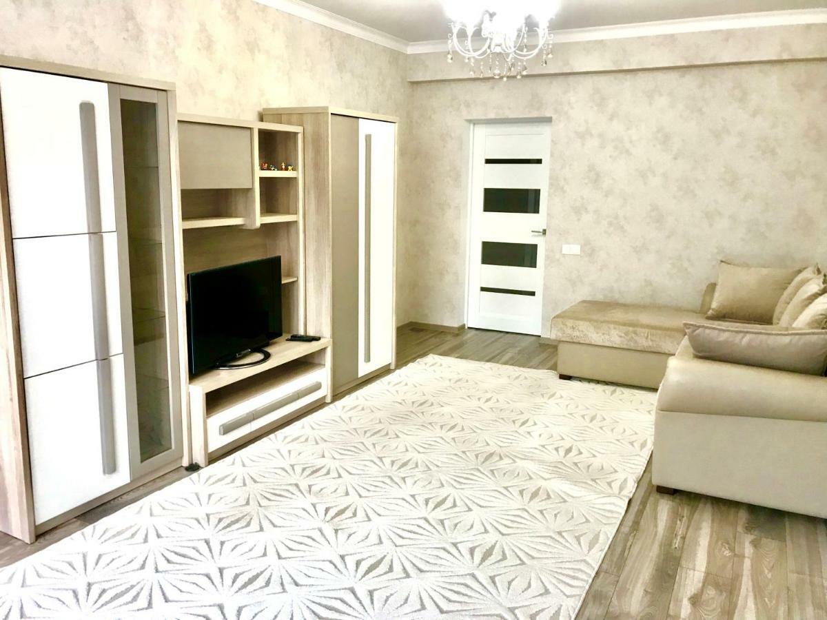 Center Apartment On Albisoara Street キシナウ エクステリア 写真