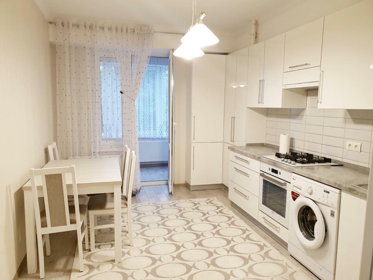 Center Apartment On Albisoara Street キシナウ エクステリア 写真