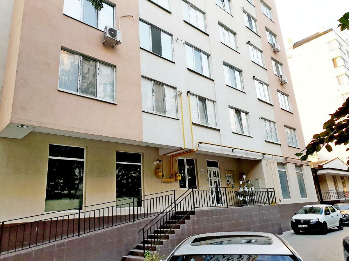 Center Apartment On Albisoara Street キシナウ エクステリア 写真