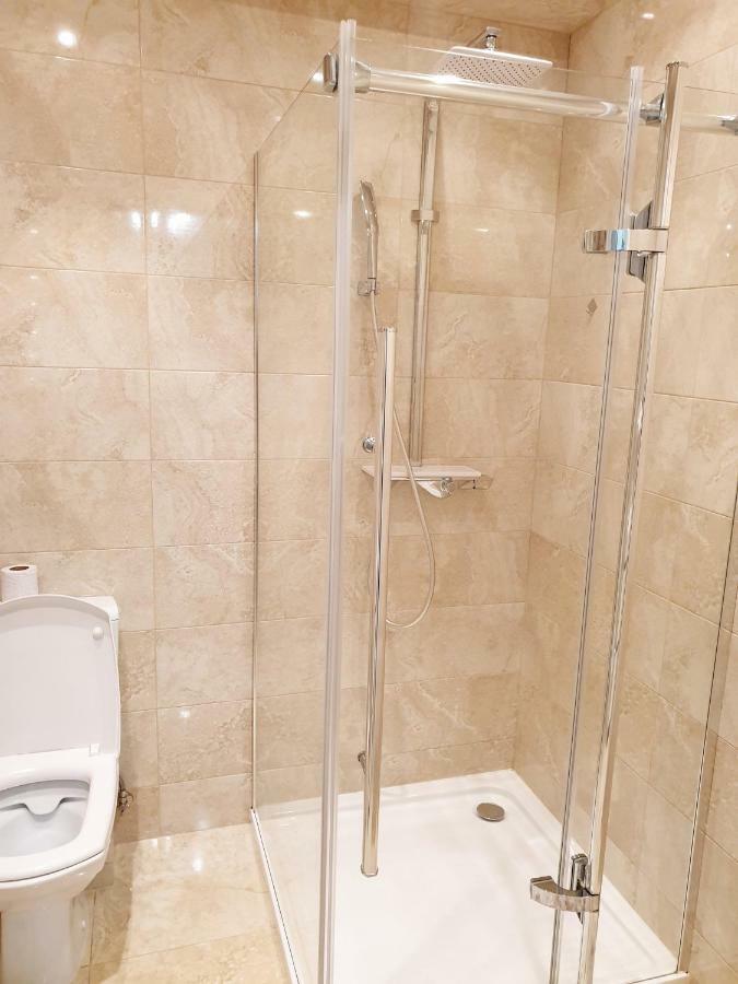 Center Apartment On Albisoara Street キシナウ エクステリア 写真