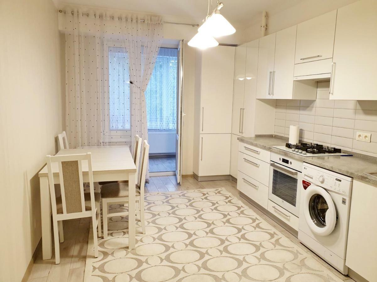 Center Apartment On Albisoara Street キシナウ エクステリア 写真