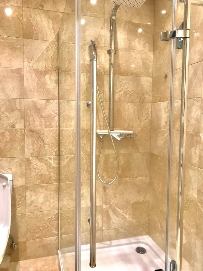 Center Apartment On Albisoara Street キシナウ エクステリア 写真